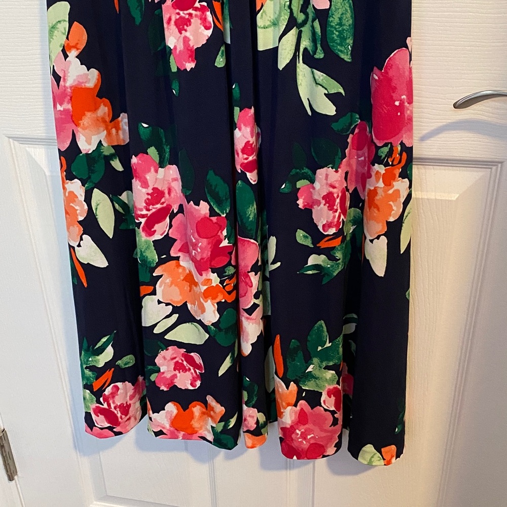 Vince Camuto navy blue and Floral Midi Dress with pockets .ruched waist - Picture 6 of 7